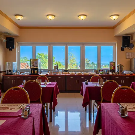 Fried Kastely Otel