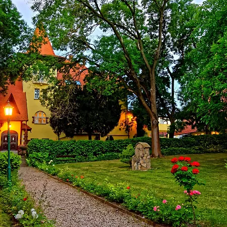 Fried Kastely Hotel Simontornya